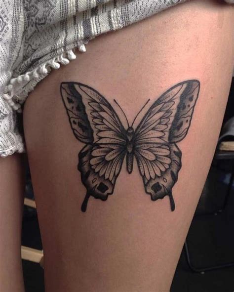 Tatuajes mariposas pierna